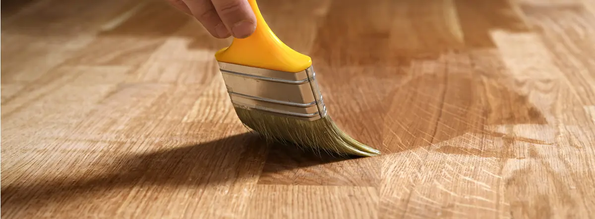 Horizontālu koka virsmu aizsardzība pret nokrišņu iedarbību būvniecības laikā